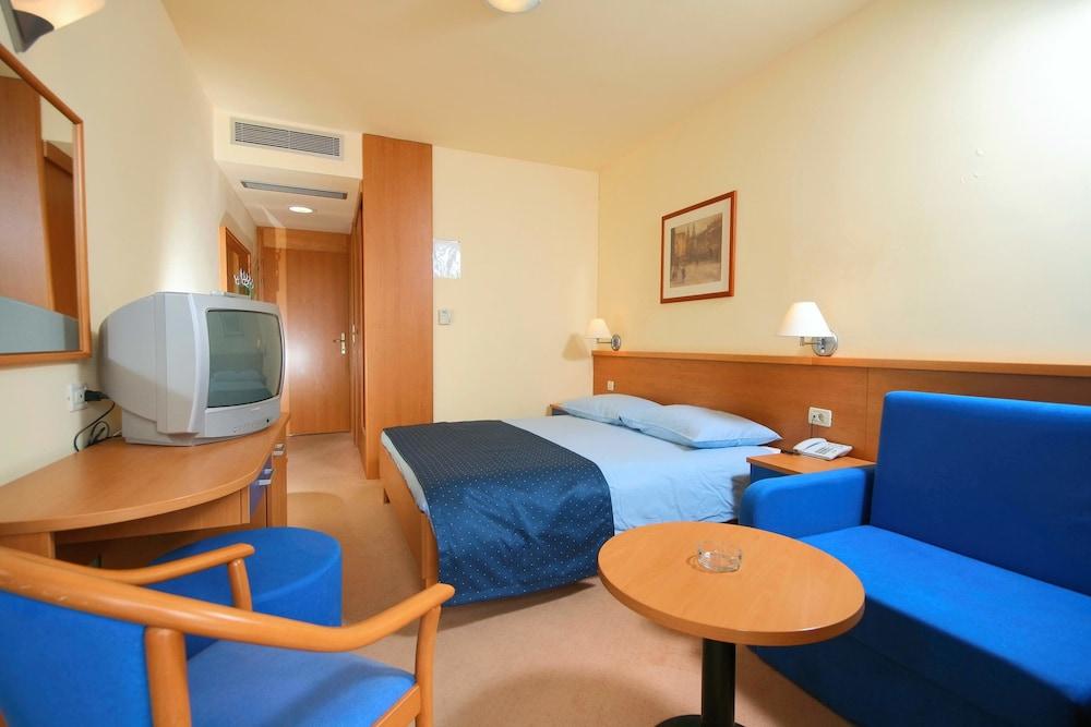 Hotel Medena Seget Donji Exterior photo